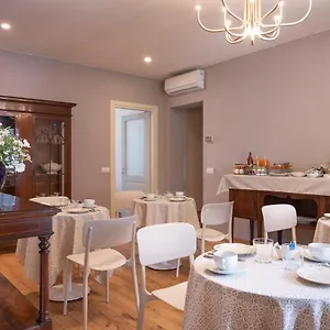 https://in-lucus-guest-house.it-tuscanyhotel.com